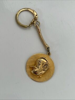 Vintage Bob Hope Gold Tone Keychain Celebrity Souvenir Comic Caricature Key Ring
